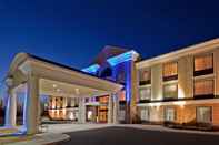 Exterior Holiday Inn Express & Suites CLIFTON PARK, an IHG Hotel