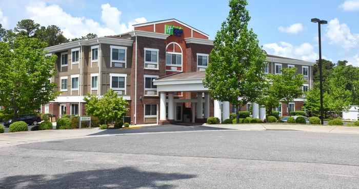 Exterior Holiday Inn Express & Suites SOUTHERN PINES-PINEHURST AREA, an IHG Hotel