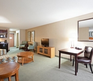 Common Space 4 Holiday Inn Express & Suites MERIDEN, an IHG Hotel