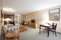 Common Space Holiday Inn Express & Suites MERIDEN, an IHG Hotel