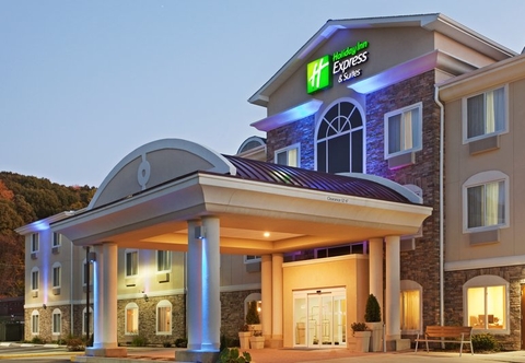 Exterior Holiday Inn Express & Suites MERIDEN, an IHG Hotel