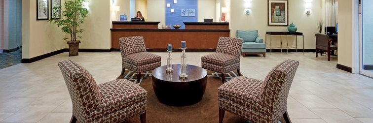 Lobby Holiday Inn Express & Suites MERIDEN, an IHG Hotel