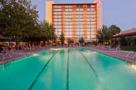 Swimming Pool Crowne Plaza ALBUQUERQUE, an IHG Hotel