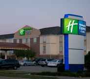 Exterior 6 Holiday Inn Express & Suites BLOOMINGTON - NORMAL, an IHG Hotel