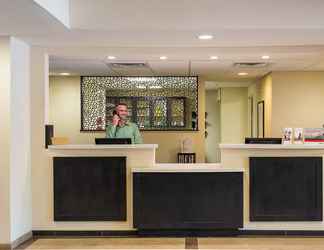 Lobby 2 Candlewood Suites BLOOMINGTON