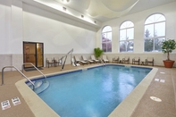 Swimming Pool Holiday Inn Express & Suites CHICAGO-LIBERTYVILLE, an IHG Hotel