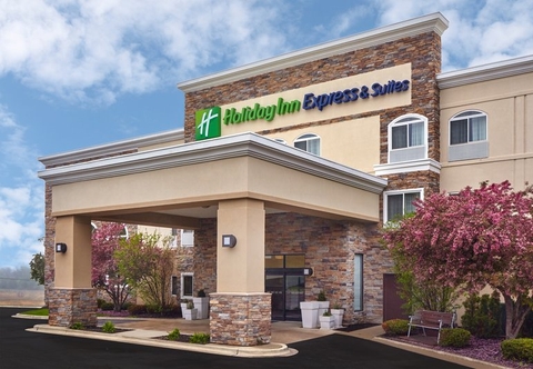 Exterior Holiday Inn Express & Suites CHICAGO-LIBERTYVILLE, an IHG Hotel