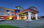 Bangunan 6 Holiday Inn Express & Suites LANCASTER EAST - STRASBURG, an IHG Hotel