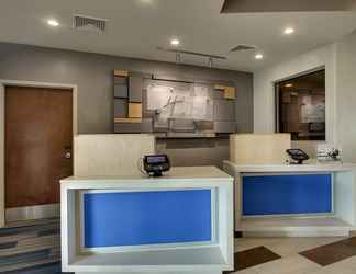 Lobi 2 Holiday Inn Express & Suites LANCASTER EAST - STRASBURG, an IHG Hotel