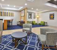 Lobby 5 Holiday Inn Express & Suites NILES, an IHG Hotel