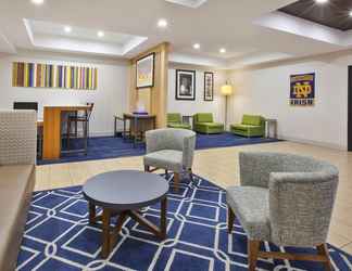 Lobby 2 Holiday Inn Express & Suites NILES, an IHG Hotel