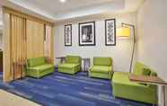 Lobby 6 Holiday Inn Express & Suites NILES, an IHG Hotel