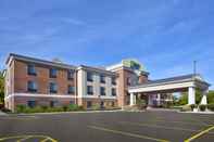 Exterior Holiday Inn Express & Suites NILES, an IHG Hotel