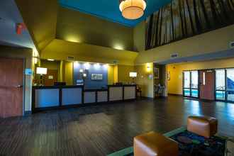 Lobby 4 Holiday Inn Express & Suites EDMOND, an IHG Hotel