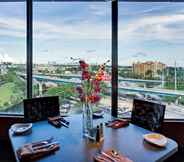 ร้านอาหาร 5 Holiday Inn MIAMI-INTERNATIONAL AIRPORT, an IHG Hotel