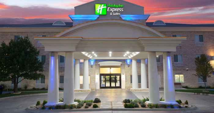 Bên ngoài Holiday Inn Express & Suites AMARILLO, an IHG Hotel