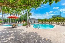 泳池 Holiday Inn ST. PETERSBURG WEST by IHG, an IHG Hotel