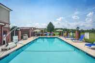 Swimming Pool Holiday Inn Express & Suites GADSDEN W-NEAR ATTALLA, an IHG Hotel