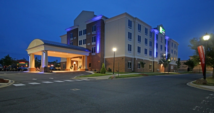 Exterior Holiday Inn Express & Suites CHARLOTTE NORTH, an IHG Hotel