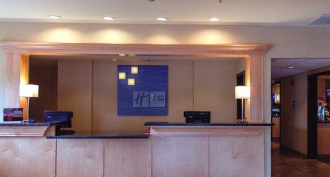 로비 2 Holiday Inn Express PORTLAND EAST - TROUTDALE by IHG, an IHG Hotel