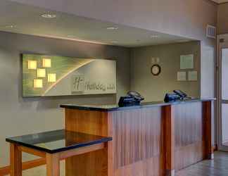 Lobi 2 Holiday Inn & Suites MILWAUKEE AIRPORT, an IHG Hotel