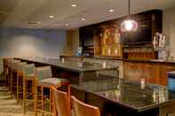 Bar, Kafe, dan Lounge Holiday Inn & Suites MILWAUKEE AIRPORT, an IHG Hotel