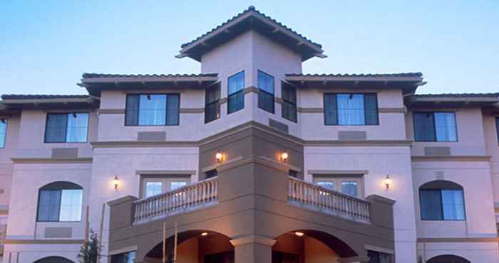 Exterior Holiday Inn Express & Suites MARINA - STATE BEACH AREA, an IHG Hotel