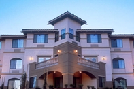 ภายนอกอาคาร Holiday Inn Express & Suites MARINA - STATE BEACH AREA, an IHG Hotel