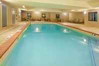 สระว่ายน้ำ Staybridge Suites ELKHART NORTH, an IHG Hotel
