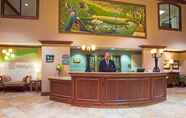 Lobby 4 Holiday Inn & Suites MINNEAPOLIS - LAKEVILLE, an IHG Hotel
