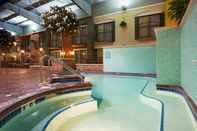 Swimming Pool Holiday Inn & Suites MINNEAPOLIS - LAKEVILLE, an IHG Hotel