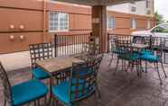 Restoran 5 Candlewood Suites TOPEKA WEST