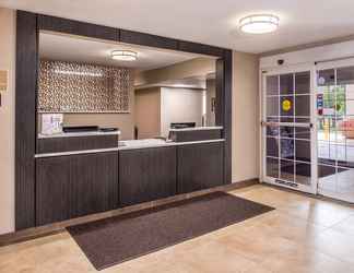 Lobby 2 Candlewood Suites TOPEKA WEST