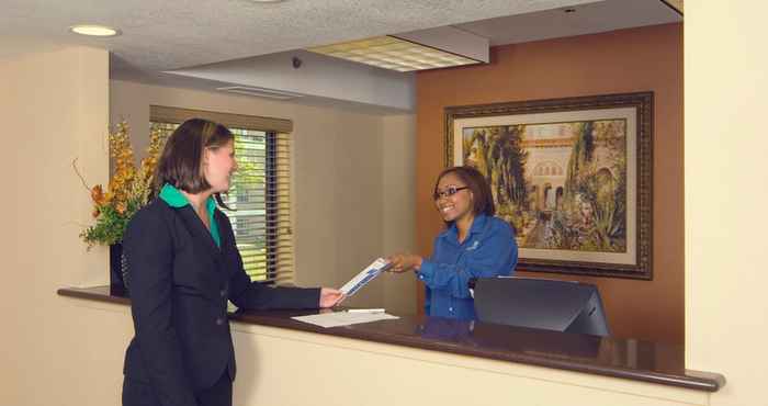 Lobby Candlewood Suites INDIANAPOLIS DWTN MEDICAL DIST