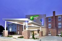 Bên ngoài Holiday Inn Express & Suites NORTH KANSAS CITY, an IHG Hotel