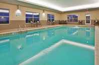 Swimming Pool Candlewood Suites KANSAS CITY NORTHEAST