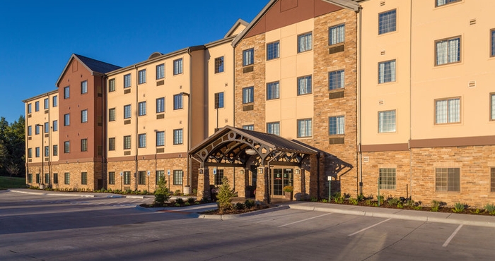 Bên ngoài Staybridge Suites OMAHA WEST, an IHG Hotel