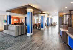 Lobby 7 Holiday Inn Express & Suites EAST PEORIA - RIVERFRONT by IHG, an IHG Hotel