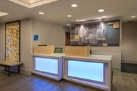 Lobi Holiday Inn Express & Suites CARSON CITY, an IHG Hotel