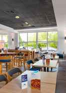 Restaurant DIning Area Holiday Inn Express BURTON UPON TRENT, an IHG Hotel