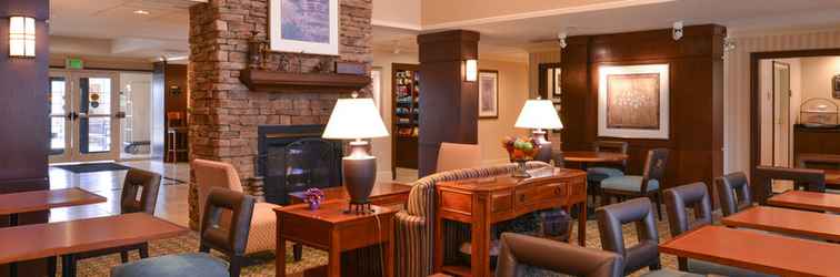 ล็อบบี้ Staybridge Suites INDIANAPOLIS-AIRPORT, an IHG Hotel