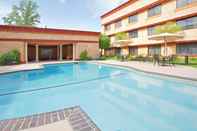 Swimming Pool Holiday Inn SACRAMENTO RANCHO CORDOVA, an IHG Hotel