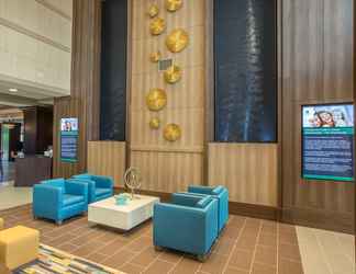 Lobby 2 Crowne Plaza SHENANDOAH - WOODLANDS AREA, an IHG Hotel