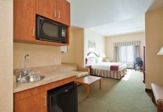Bedroom 4 Holiday Inn Express & Suites DRUMS-HAZLETON (I-80) by IHG, an IHG Hotel
