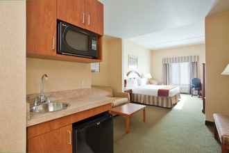 Bedroom 4 Holiday Inn Express & Suites DRUMS-HAZLETON (I-80), an IHG Hotel