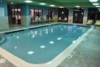 สระว่ายน้ำ Holiday Inn Express & Suites ROCHESTER WEBSTER, an IHG Hotel