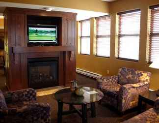 Lobby 2 Holiday Inn PEWAUKEE-MILWAUKEE WEST, an IHG Hotel