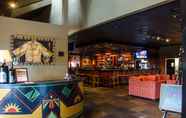 Bar, Kafe dan Lounge 4 Holiday Inn PEWAUKEE-MILWAUKEE WEST, an IHG Hotel