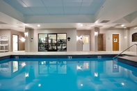 Swimming Pool Holiday Inn Express & Suites NEWPORT NEWS, an IHG Hotel