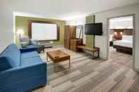 Ruang Umum Holiday Inn Express & Suites WOODBRIDGE, an IHG Hotel